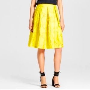 Who What Wear Yellow Floral Full Skirt Size 6 

Brand New with tags!